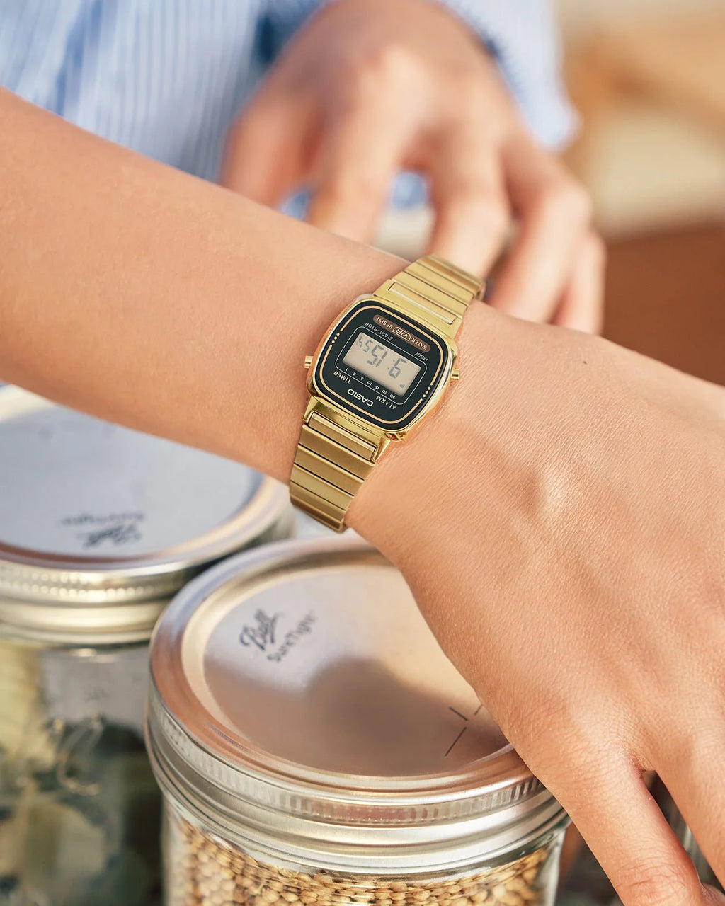 LA670WGA-1CR Gold Metal Vintage Watch